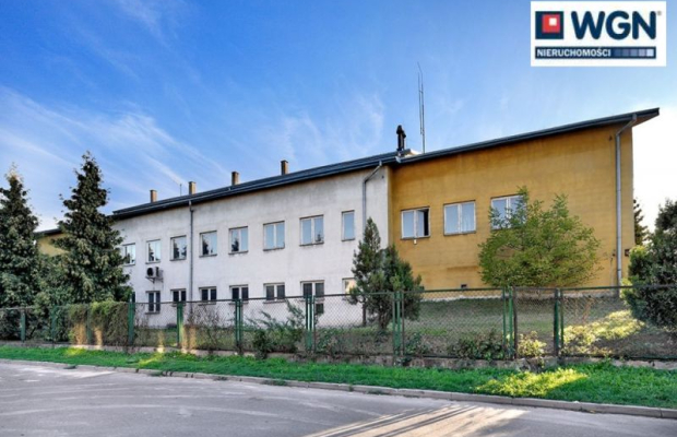 Międzyrzec Podlaski, budynek biurowo-magazynowy, 2095 m2, sprzedam, 1 200 000 zł, netto.  
  
Duże powierzchnie biurowe z zaple