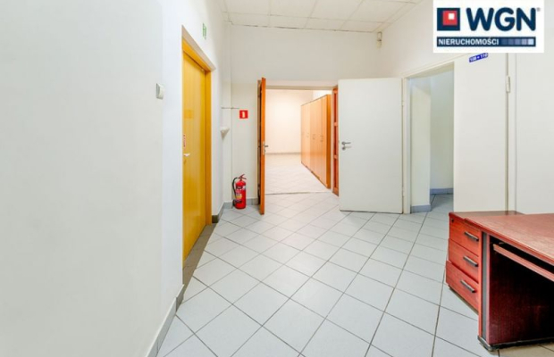 Łomża, budynek biurowy, 993 m2, sprzedam, 940 000 zł, netto.  
  
Na sprzedaż budynek biurowy na dużej działce w ścisłym centru