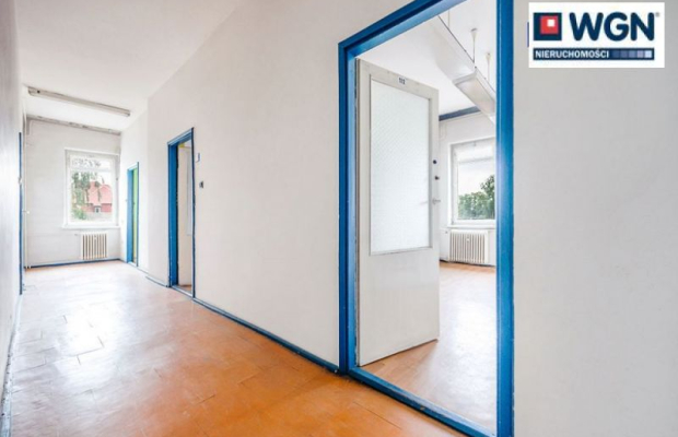 Sępólno Krajeńskie, budynki biurowo-magazynowe, 1021 m2, sprzedam, 580 000 zł, netto.  
  
Biura z zapleczem magazynowym w dobr