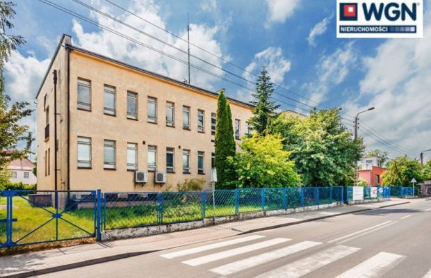 Sępólno Krajeńskie, budynki biurowo-magazynowe, 1021 m2, sprzedam, 580 000 zł, netto.  
  
Biura z zapleczem magazynowym w dobr
