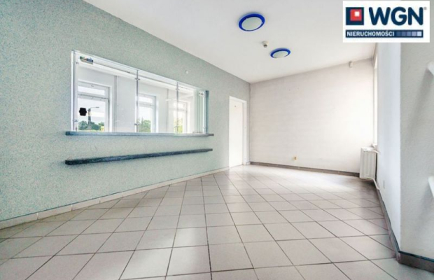 Sępólno Krajeńskie, budynki biurowo-magazynowe, 1021 m2, sprzedam, 580 000 zł, netto.  
  
Biura z zapleczem magazynowym w dobr