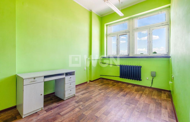 Kościerzyna, budynek biurowo - techniczny, 3920 m2, sprzedam, 2 100 000 zł netto.  
  
Duży budynek biurowo-techniczny (usługow