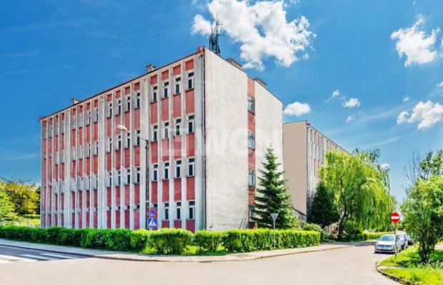 Kościerzyna, budynek biurowo - techniczny, 3920 m2, sprzedam, 2 100 000 zł netto.  
  
Duży budynek biurowo-techniczny (usługow