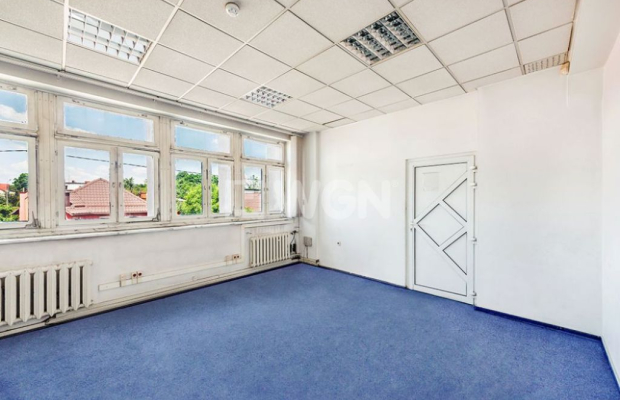 Kościerzyna, budynek biurowo - techniczny, 3920 m2, sprzedam, 2 100 000 zł netto.  
  
Duży budynek biurowo-techniczny (usługow