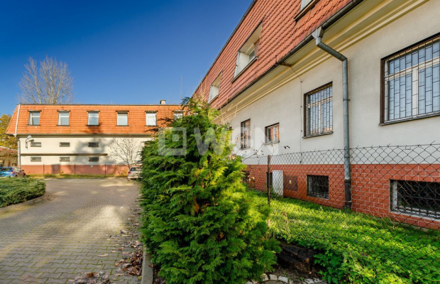 Góra, budynek biurowy, sprzedam, 850 000 zł netto.  
  
Budynek biurowy w centrum Góry, w pobliżu dworca autobusowego.  
  
Nie