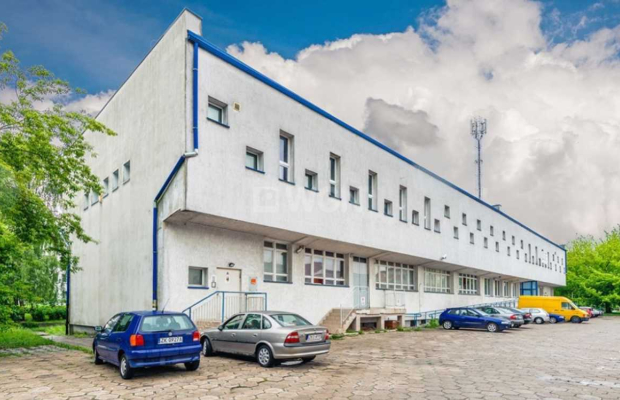 Koszalin, budynek magazynowo - biurowy, sprzedam, 1 300 000 PLN netto.  
  
Obiekt z przeznaczeniem na akademik lub hostel, w p