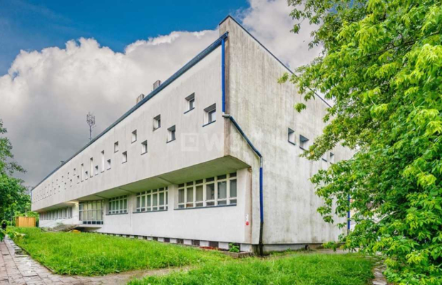 Koszalin, budynek magazynowo - biurowy, sprzedam, 1 300 000 PLN netto.  
  
Obiekt z przeznaczeniem na akademik lub hostel, w p