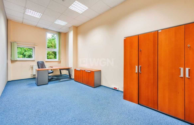 Koszalin, budynek magazynowo - biurowy, sprzedam, 1 300 000 PLN netto.  
  
Obiekt z przeznaczeniem na akademik lub hostel, w p