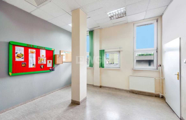 Koszalin, budynek magazynowo - biurowy, sprzedam, 1 300 000 PLN netto.  
  
Obiekt z przeznaczeniem na akademik lub hostel, w p