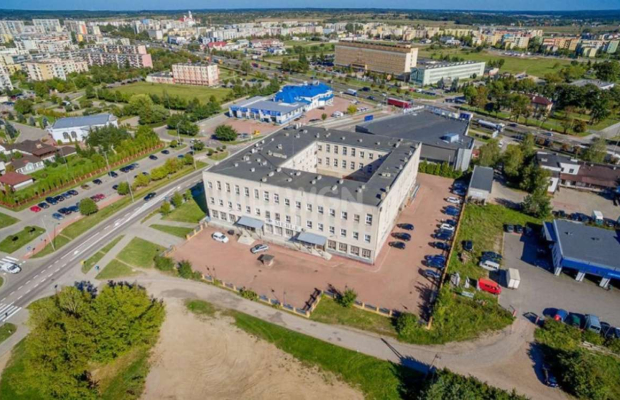Suwałki, budynek biurowo - usługowy, 5 441 m2, działka 6 379 m2, sprzedam, 2 880 000 PLN netto.  
  
Na sprzedaż budynek biurow
