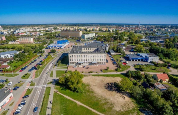 Suwałki, budynek biurowo - usługowy, 5 441 m2, działka 6 379 m2, sprzedam, 2 880 000 PLN netto.  
  
Na sprzedaż budynek biurow