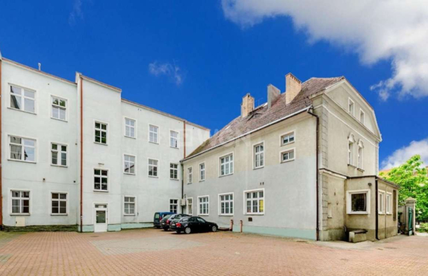 Nowa Sól, obiekt pod mieszkania, 2079 m2, sprzedam, 1 180 000 PLN netto.  
  
Atrakcyjna nieruchomość w zabytkowej części miast