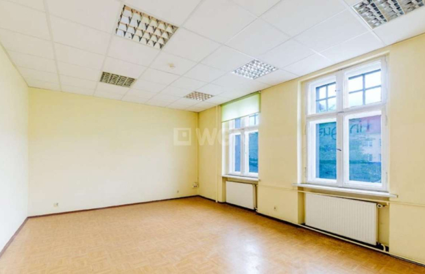Nowa Sól, obiekt pod mieszkania, 2079 m2, sprzedam, 1 180 000 PLN netto.  
  
Atrakcyjna nieruchomość w zabytkowej części miast