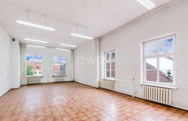 Nowa Sól, obiekt pod mieszkania, 2079 m2, sprzedam, 1 180 000 PLN netto.  
  
Atrakcyjna nieruchomość w zabytkowej części miast