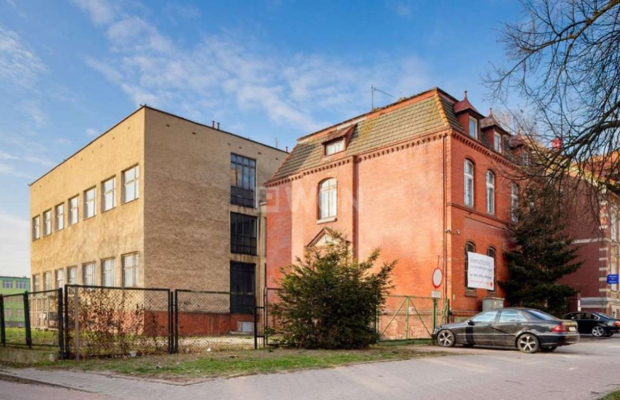 Pyrzyce, kompleks budynków, 1490 m2, sprzedam, 1 190 000 PLN netto.  
  
Kompleks budynków na mieszkania lub hotel, 30 km od Sz