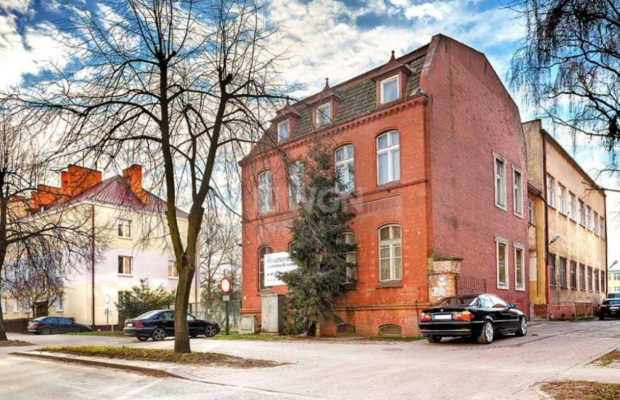 Pyrzyce, kompleks budynków, 1490 m2, sprzedam, 1 190 000 PLN netto.  
  
Kompleks budynków na mieszkania lub hotel, 30 km od Sz