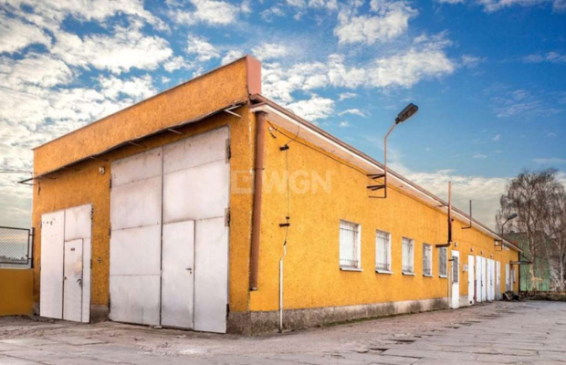 Pyrzyce, kompleks budynków, 1490 m2, sprzedam, 1 190 000 PLN netto.  
  
Kompleks budynków na mieszkania lub hotel, 30 km od Sz