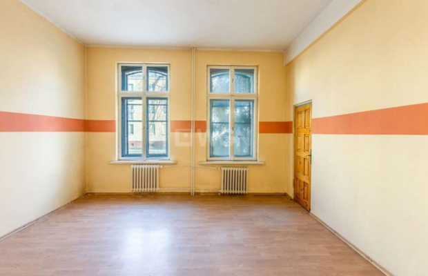 Pyrzyce, kompleks budynków, 1490 m2, sprzedam, 1 190 000 PLN netto.  
  
Kompleks budynków na mieszkania lub hotel, 30 km od Sz