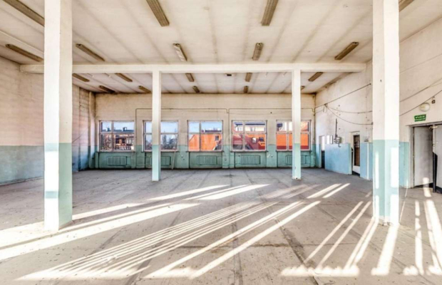 Pyrzyce, kompleks budynków, 1490 m2, sprzedam, 1 190 000 PLN netto.  
  
Kompleks budynków na mieszkania lub hotel, 30 km od Sz