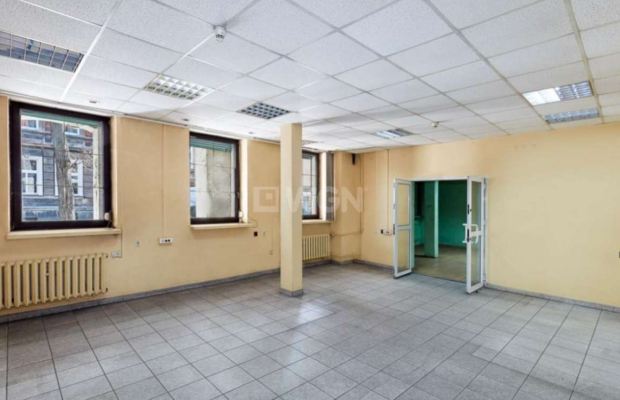 Brzeg, budynek biurowo - usługowy, 2 159 m2, sprzedam, 1 600 000 PLN netto.  
  
Budynek pod mieszkania przy Parku Centralnym. 