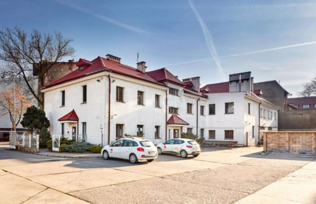 Brzeg, budynek biurowo - usługowy, 2 159 m2, sprzedam, 1 600 000 PLN netto.  
  
Budynek pod mieszkania przy Parku Centralnym. 