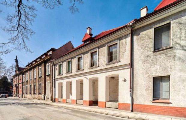 Brzeg, budynek biurowo - usługowy, 2 159 m2, sprzedam, 1 600 000 PLN netto.  
  
Budynek pod mieszkania przy Parku Centralnym. 