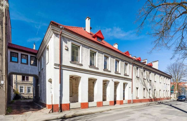 Brzeg, budynek biurowo - usługowy, 2 159 m2, sprzedam, 1 600 000 PLN netto.  
  
Budynek pod mieszkania przy Parku Centralnym. 
