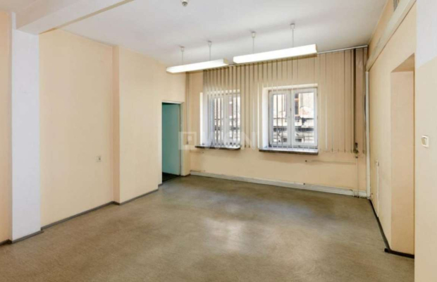 Brzeg, budynek biurowo - usługowy, 2 159 m2, sprzedam, 1 600 000 PLN netto.  
  
Budynek pod mieszkania przy Parku Centralnym. 