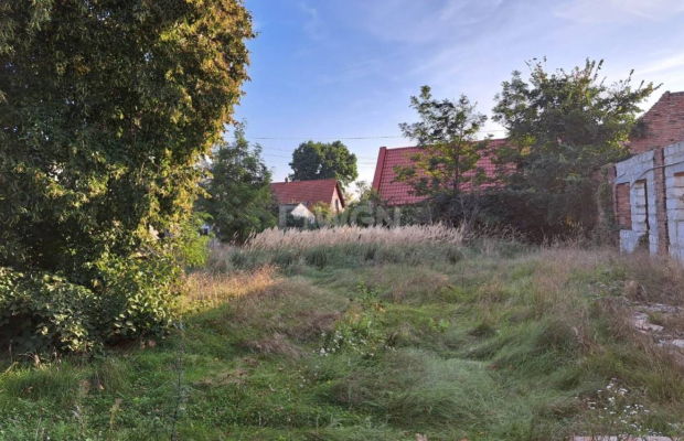 Wilków, działka, sprzedam, cena 59000 zł.  
  
Przedmiotem sprzedaży jest działka zabudowana pozostałościami po budynku mieszka
