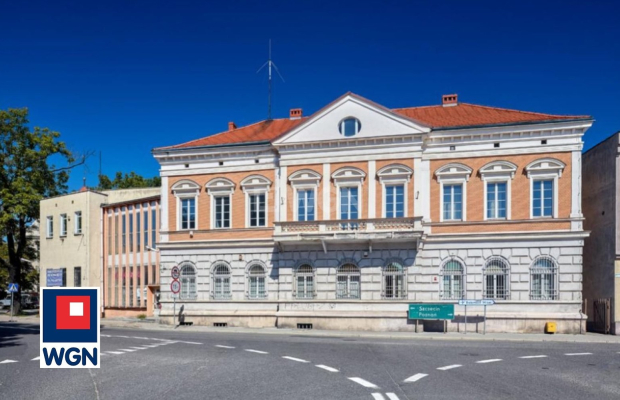Sulechów, zabytkowy budynek pod biura i usługi, 2 340 m2, sprzedam, 725 000 PLN netto.  
  
Kompleks budynków biurowo-techniczn