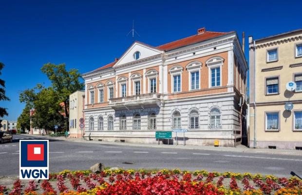 Sulechów, zabytkowy budynek pod biura i usługi, 2 340 m2, sprzedam, 725 000 PLN netto.  
  
Kompleks budynków biurowo-techniczn