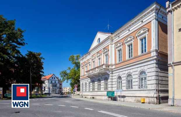 Sulechów, zabytkowy budynek pod biura i usługi, 2 340 m2, sprzedam, 725 000 PLN netto.  
  
Kompleks budynków biurowo-techniczn
