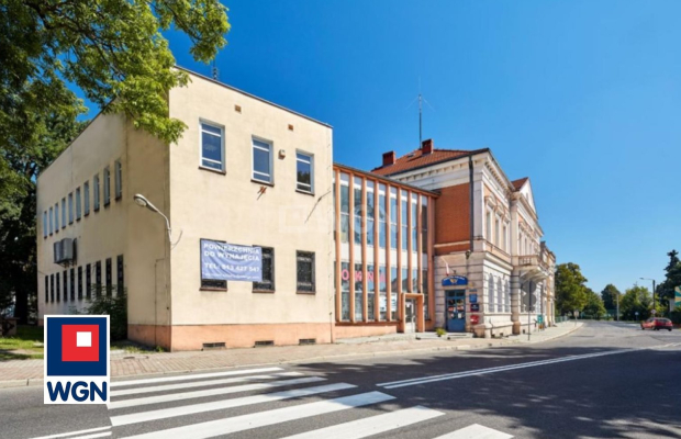 Sulechów, zabytkowy budynek pod biura i usługi, 2 340 m2, sprzedam, 725 000 PLN netto.  
  
Kompleks budynków biurowo-techniczn