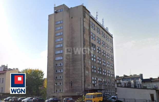 Tarnów, duży budynek biurowy, 4 965 m2, sprzedam, 4 100 000 PLN netto.  
  
Duży budynek w centrum miasta, w pobliżu Rynku.  
 