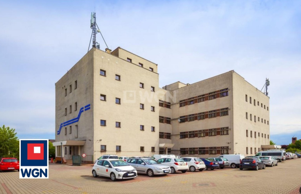 Opole, budynek biurowo - techniczny, 9392 m2, sprzedam, 7 790 000,- PLN netto.  
  
Budynek na największym osiedlu miasta:  
- 