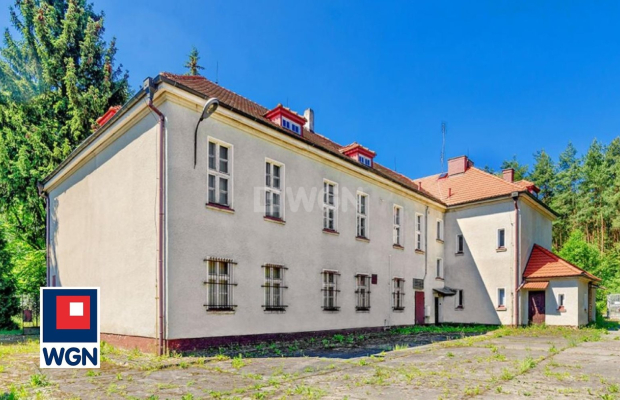 Szklarki, budynek usługowo - mieszkalny, sprzedam, 450 000,- PLN netto.  
  
Budynki w Szklarkach:  
- na dużej działce,  
- z 