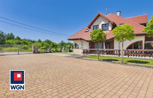 Jerzmanowa, Dom wolnostojący z garażem, cena 1 800 000 zł 
  
Na sprzedaż dom wolnostojący o powierzchni 200 m2 wraz z garażem 