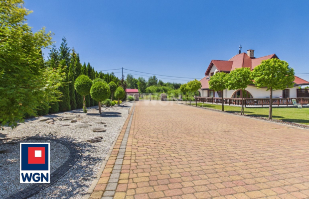 Jerzmanowa, Dom wolnostojący z garażem, cena 1 800 000 zł 
  
Na sprzedaż dom wolnostojący o powierzchni 200 m2 wraz z garażem 