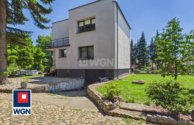 Polkowice, sprzedam dom wolnostojący, 950 000 zł.  
  
Na sprzedaż dom wolnostojący w Polkowicach na osiedlu Polkowice Dolne pr