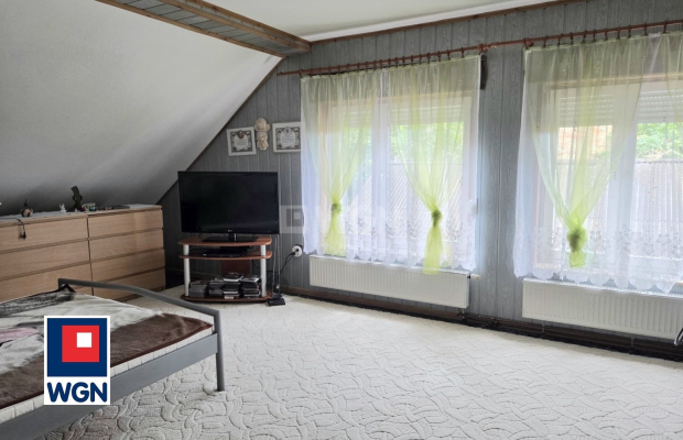 Dzwonów Dolny koło Chojnowa, dom, 4 pokoje, 130 m2, działka 1300 m2, sprzedam, cena 620 000 zł.  
  
Na sprzedaż dom wolnostoją