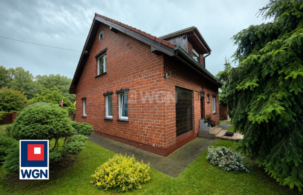 Dzwonów Dolny koło Chojnowa, dom, 4 pokoje, 130 m2, działka 1300 m2, sprzedam, cena 620 000 zł.  
  
Na sprzedaż dom wolnostoją