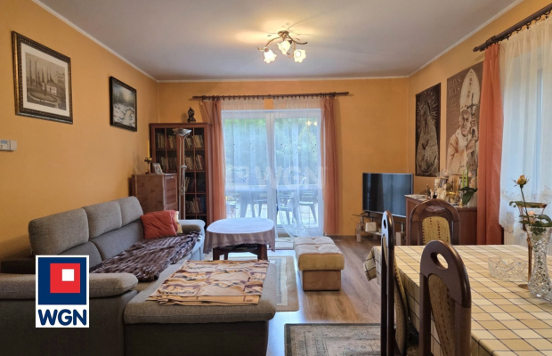 Dzwonów Dolny koło Chojnowa, dom, 4 pokoje, 130 m2, działka 1300 m2, sprzedam, cena 620 000 zł.  
  
Na sprzedaż dom wolnostoją