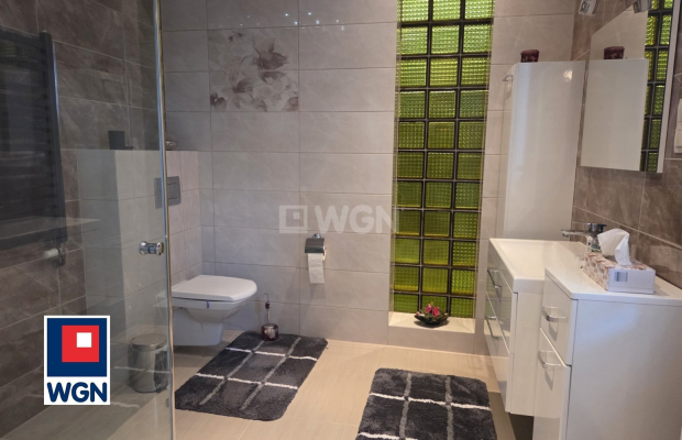 Dzwonów Dolny koło Chojnowa, dom, 4 pokoje, 130 m2, działka 1300 m2, sprzedam, cena 620 000 zł.  
  
Na sprzedaż dom wolnostoją