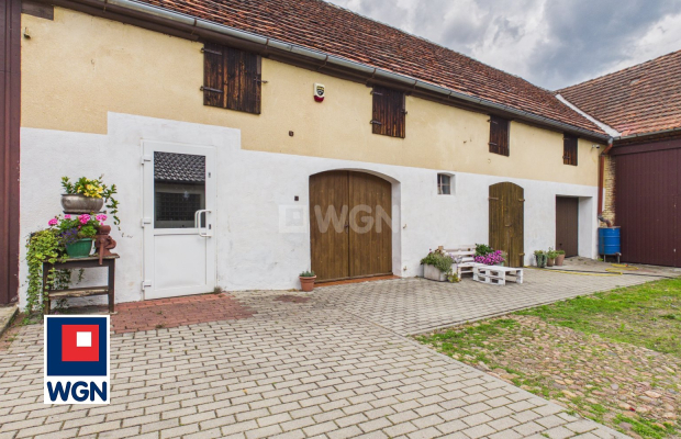 Przemków, dom wolnostojący 195 m2, działka o powierzchni 7 100 m2, zabudowania gospodarcze 350 m2, cena 899 000 zł, sprzedam. 
