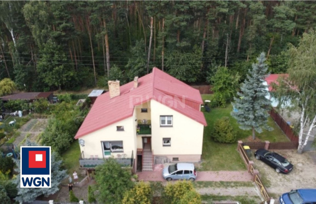 Nowa Sól, dom wolnostojący, działka 780 m2, 7 pokoi, sprzedam, 910 000 zł.  
  
Dom położony bezpośrednio przy lesie.  
  
Prze
