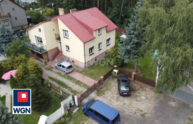 Nowa Sól, dom wolnostojący, działka 780 m2, 7 pokoi, sprzedam, 910 000 zł.  
  
Dom położony bezpośrednio przy lesie.  
  
Prze