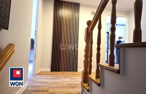 Nowa Sól, dom wolnostojący, działka 780 m2, 7 pokoi, sprzedam, 910 000 zł.  
  
Dom położony bezpośrednio przy lesie.  
  
Prze