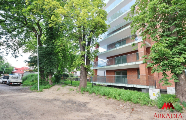 Biuro Nieruchomości Arkadia  ma przyjemność zaprezentować wyjątkowy apartament zlokalizowany w nowoczesnym budynku z rynku pier