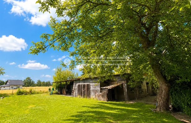Dom z dużą działką budowlaną 2 994 m² — Kaniów, ul. Mirowska 24 

 Nieruchomość z potencjałem inwestycyjnym w spokojnej części 