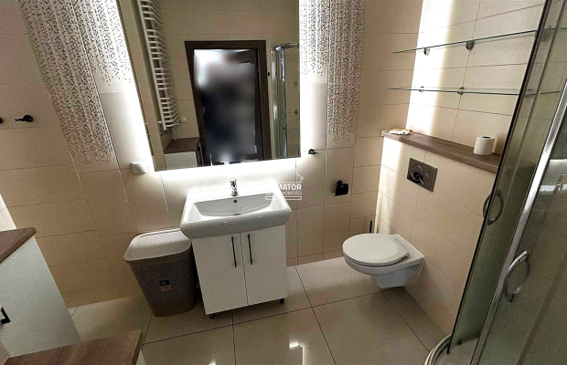 Zapraszamy do zapoznania się z ofertą tego eleganckiego mieszkania o powierzchni 53 m², które zachwyca wysokim standardem wykoń